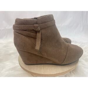 Girl's Toddler Size 9 Tan Booties Zip-Up Wedge Heel Nude